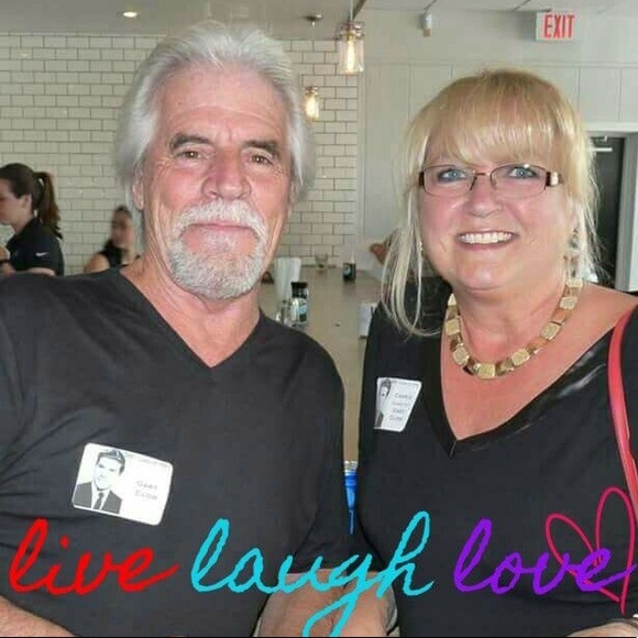 Meet your Posher, Carrie - Picture 2 of 5